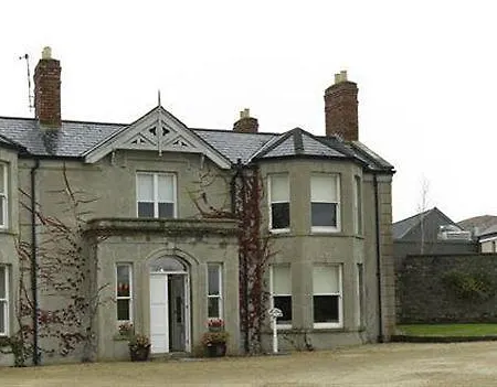 Castle Dargan فندق 4*